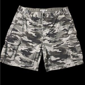 Amazon Essentials Men Cargo Shorts Gray Camo cotton 42W Outdoors Casual Hiking